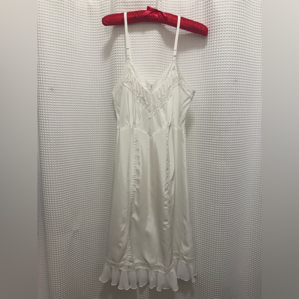 Vintage Carol Brent Chemise with ruffled hem - size 36